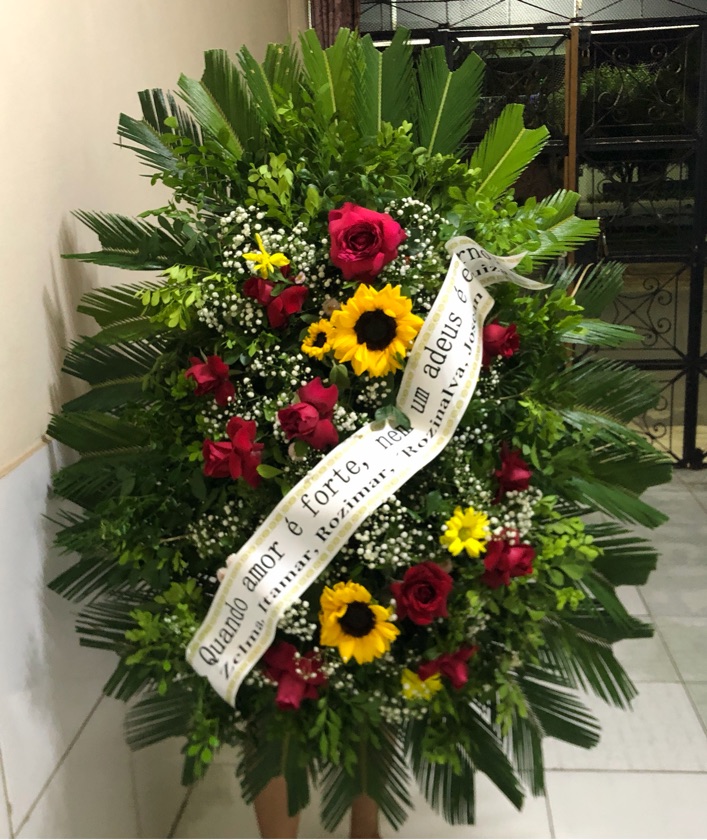 Coroa de flores fĂșnebre (95 cm a 1,35 m)