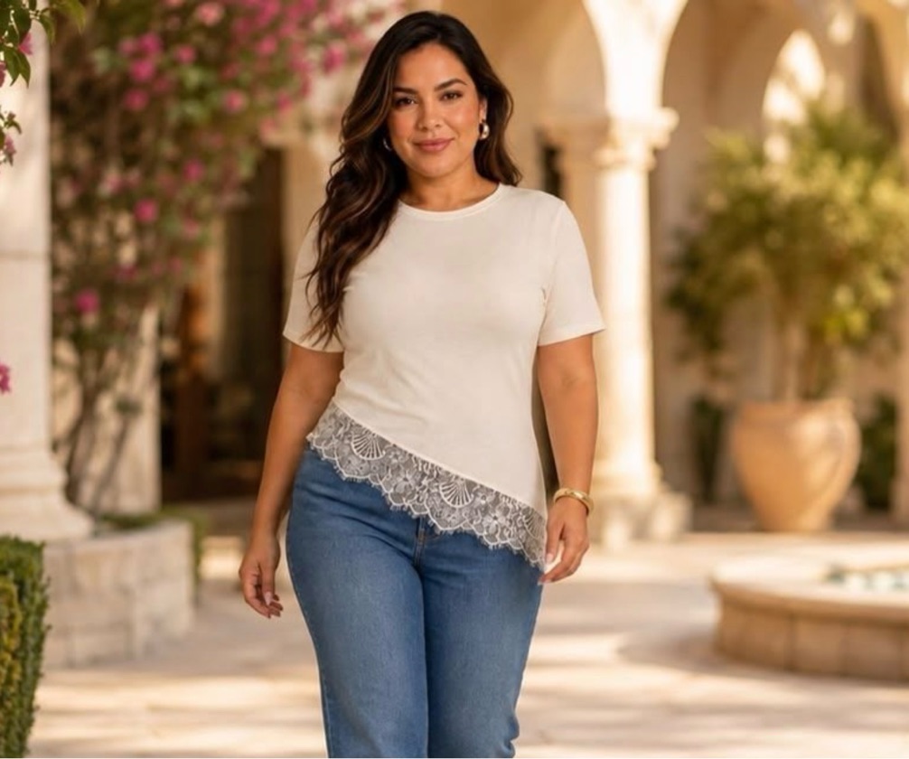 Blusa Assimétrica com Renda