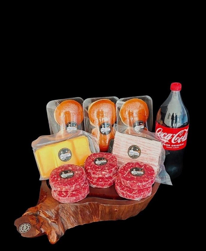 KIT HAMBÚRGUER ARTESANAL COMPLETO SERVE 6|PESSOAS ACOMPANHA 6 BLEND 100% BOVINO 200g CADA, 6 PÃES BRIOCHE, 200g DE BACON FATIADO, 200g DE QUEIJO PRATO E UMA COCA 2 LITROS