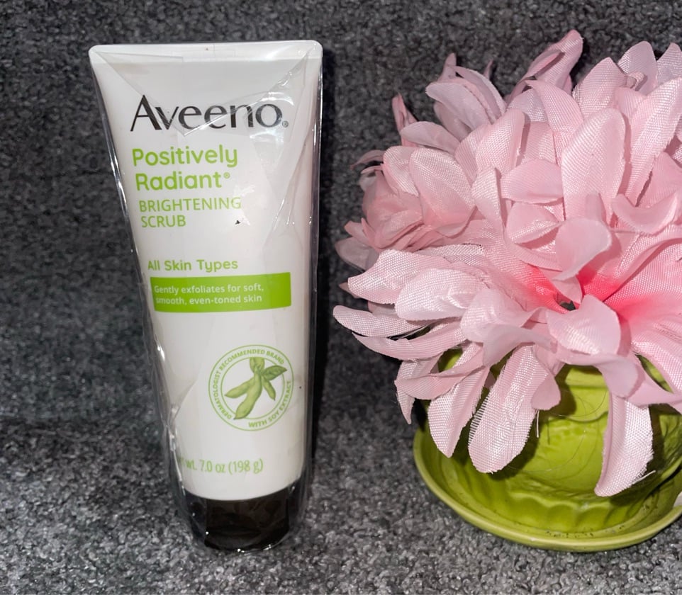 Aveeno Positively Radiant Brightening Scrub