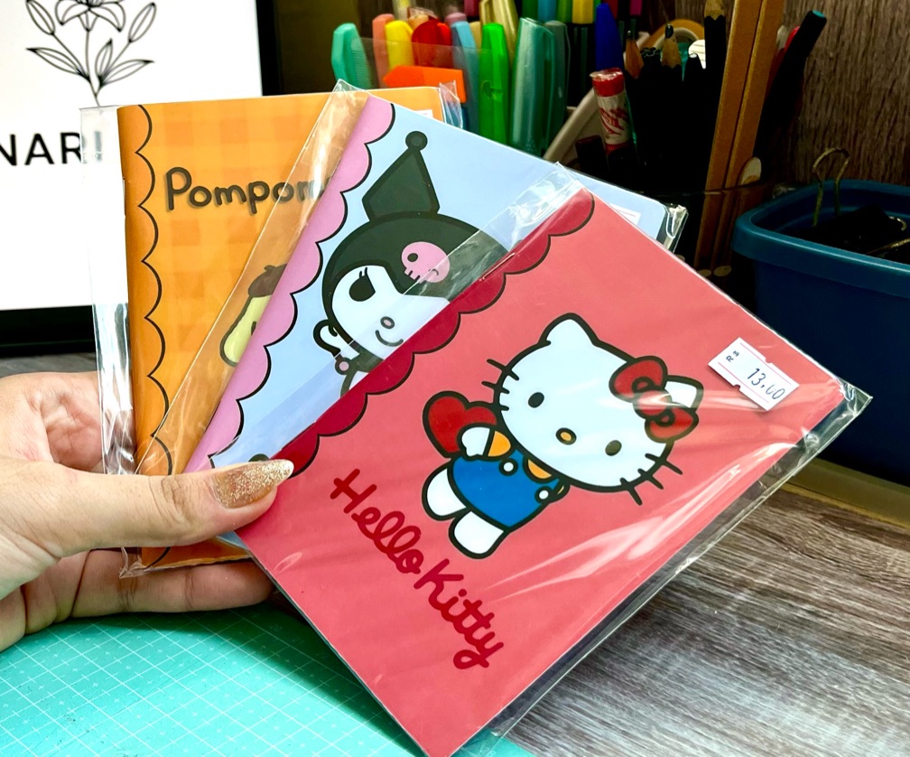 Caderninho Hello Kitty e Personagens