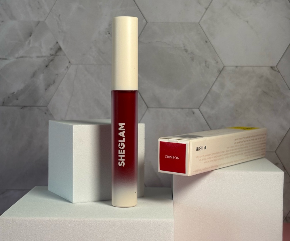 Labial Veil Cushion Lightweight, tono Crimson