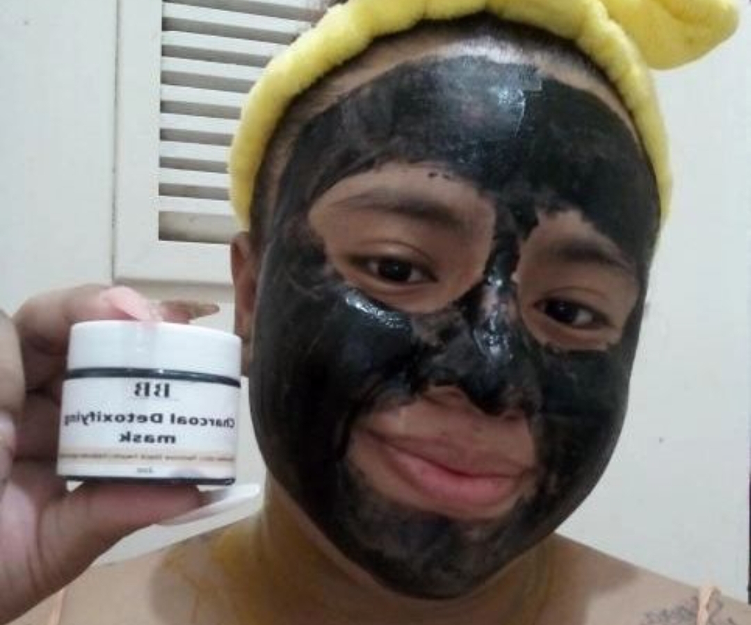 CHARCOAL DETOXIFYING MASK
