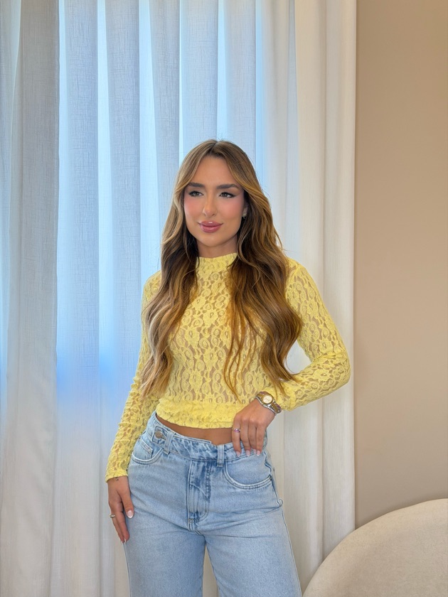 Blusa em renda