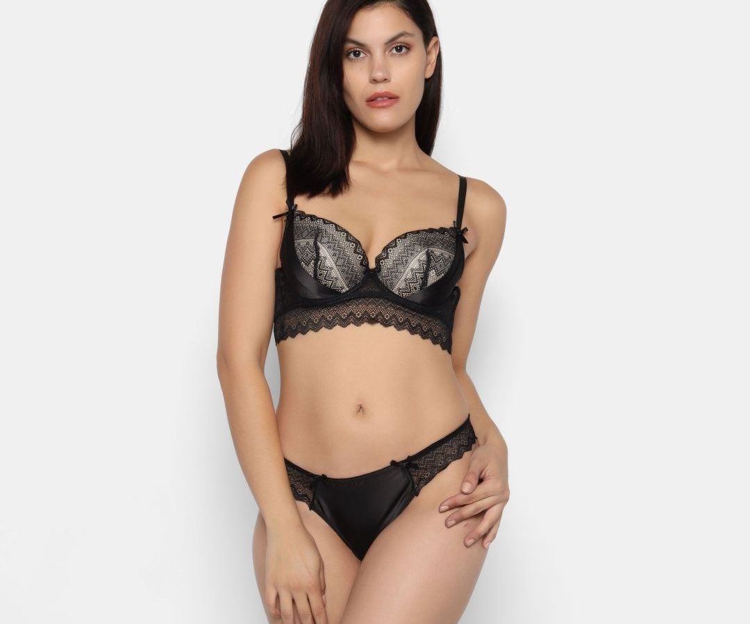 CONJUNTO NEGRO SATINADO CARNIVAL