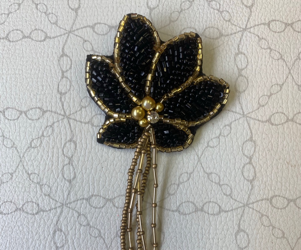 Broche Black love